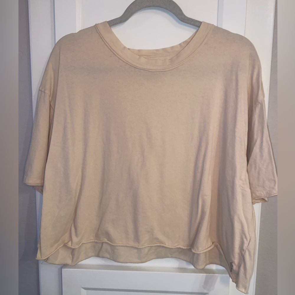 FREE PEOPLE tan cropped tshirt size Medium